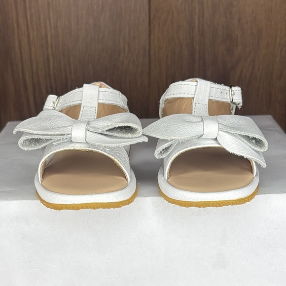 🔥🔥🔥White Sandals with Decorative Bows and Ankle Straps Size: 7C US/ 23EU🔥🔥🔥 - Picture 5 of 6